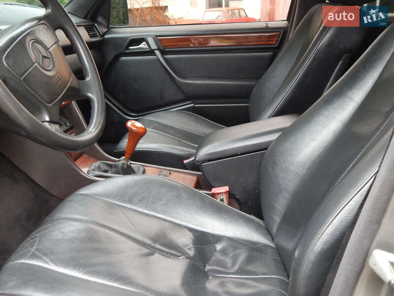 Седан Mercedes-Benz E-Class 1992 в Дрогобыче