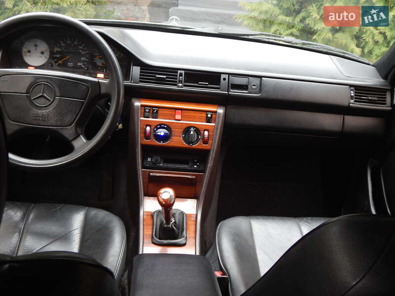 Седан Mercedes-Benz E-Class 1992 в Дрогобыче