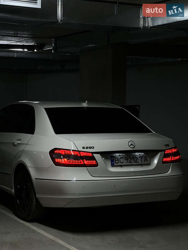 Седан Mercedes-Benz E-Class 2011 в Дрогобыче