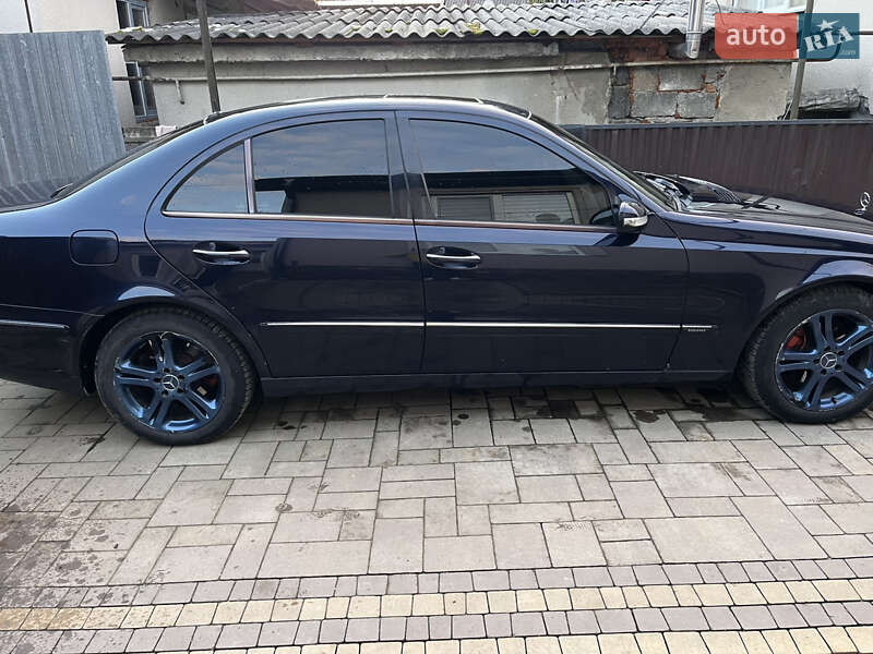 Седан Mercedes-Benz E-Class 2003 в Іршаві