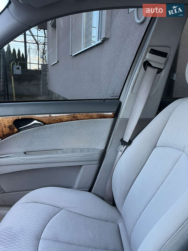 Седан Mercedes-Benz E-Class 2003 в Іршаві