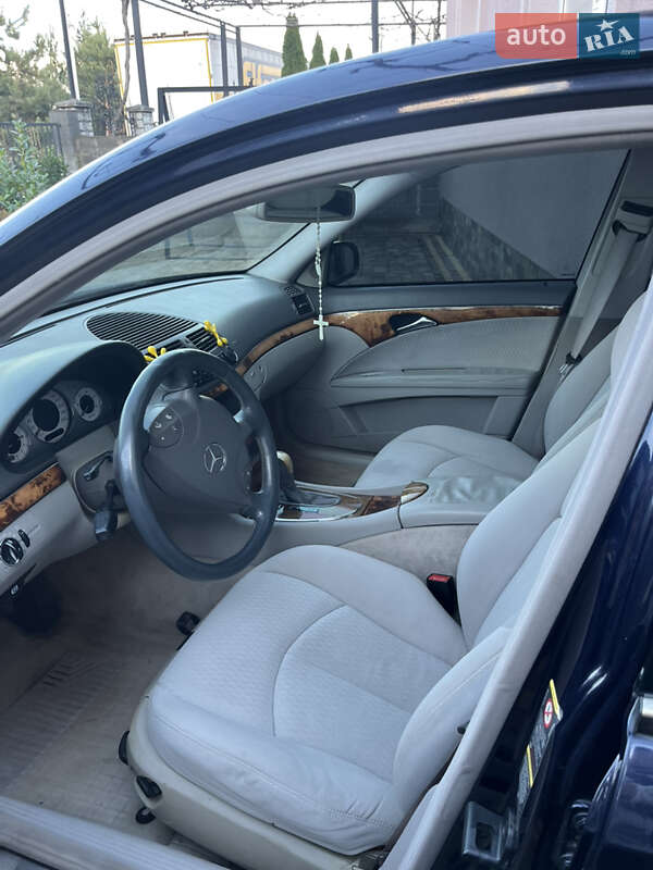 Седан Mercedes-Benz E-Class 2003 в Іршаві