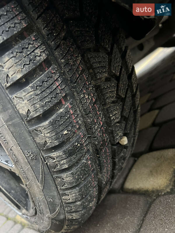 Седан Mercedes-Benz E-Class 2002 в Косові