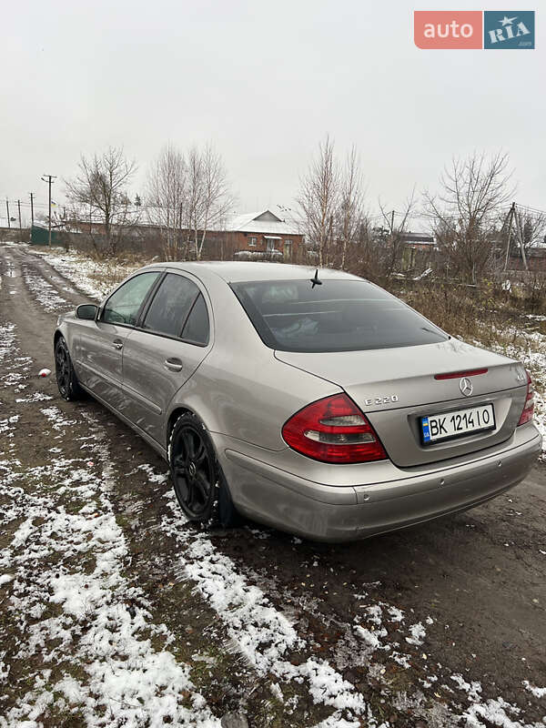 Седан Mercedes-Benz E-Class 2003 в Старом Селе