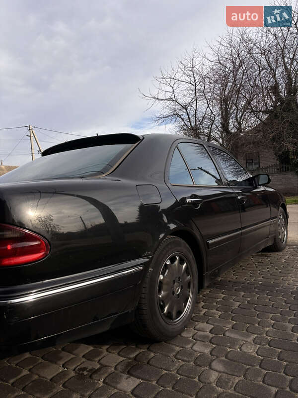 Седан Mercedes-Benz E-Class 2001 в Запоріжжі