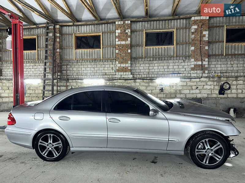 Седан Mercedes-Benz E-Class 2006 в Тульчине