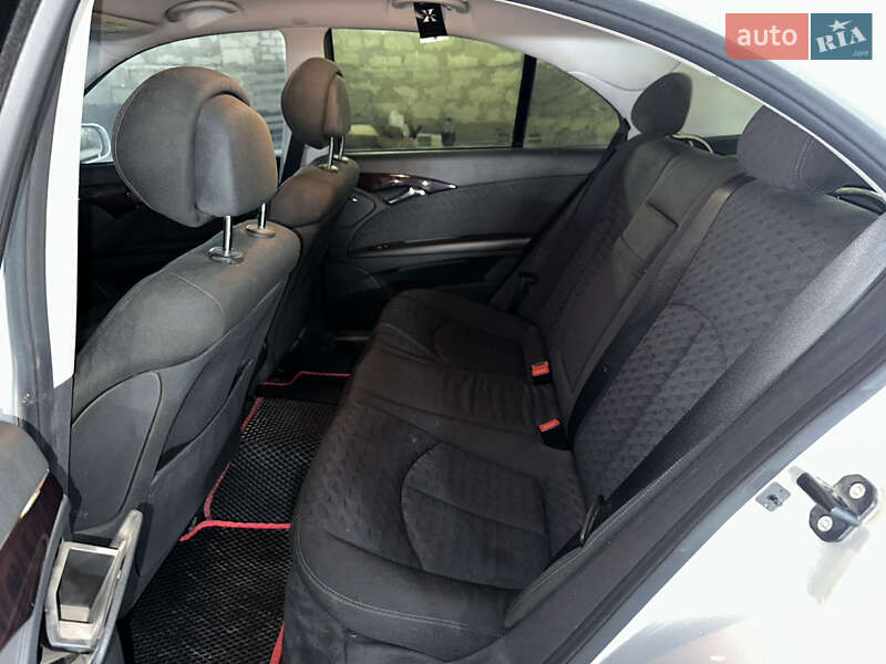Седан Mercedes-Benz E-Class 2006 в Тульчине