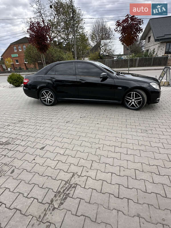 Седан Mercedes-Benz E-Class 2011 в Полонном