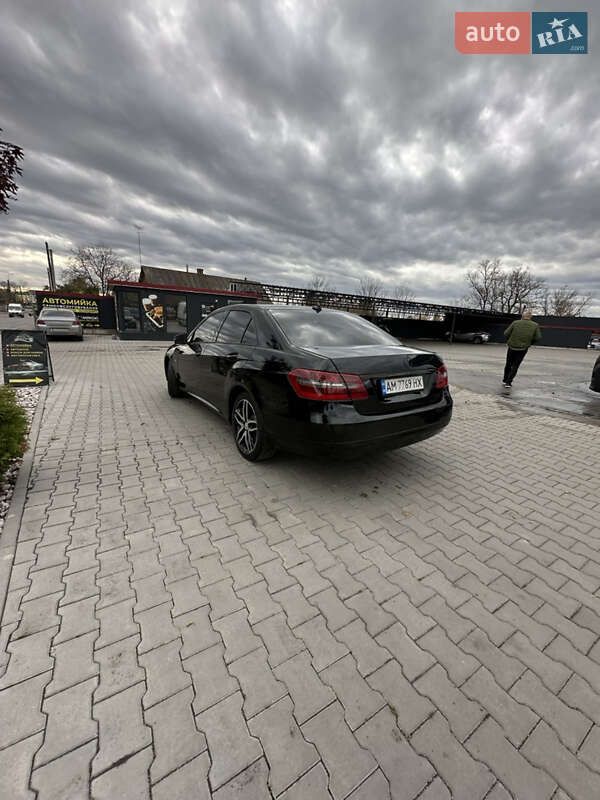 Седан Mercedes-Benz E-Class 2011 в Полонном