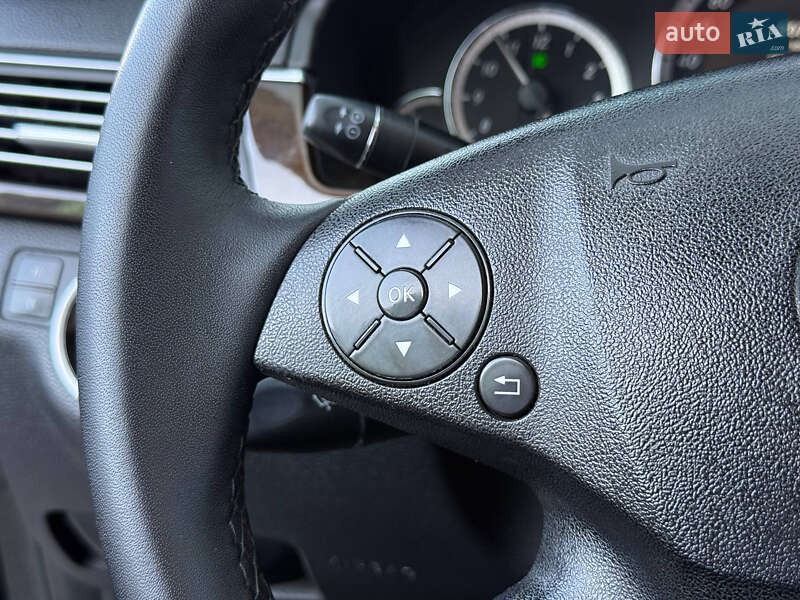 Седан Mercedes-Benz E-Class 2011 в Кривому Розі