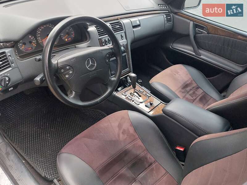 Седан Mercedes-Benz E-Class 2001 в Киеве