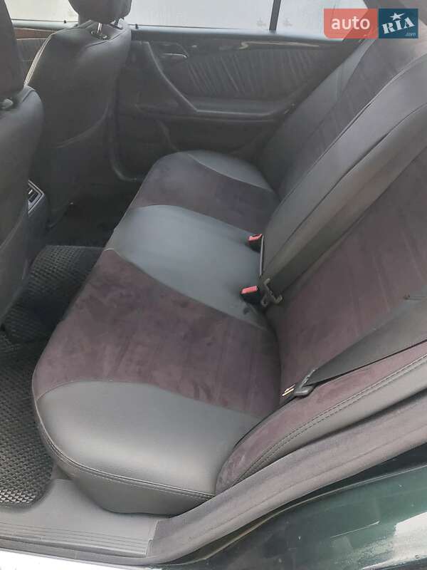 Седан Mercedes-Benz E-Class 2001 в Киеве