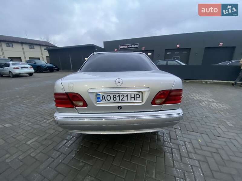 Седан Mercedes-Benz E-Class 1997 в Перечині