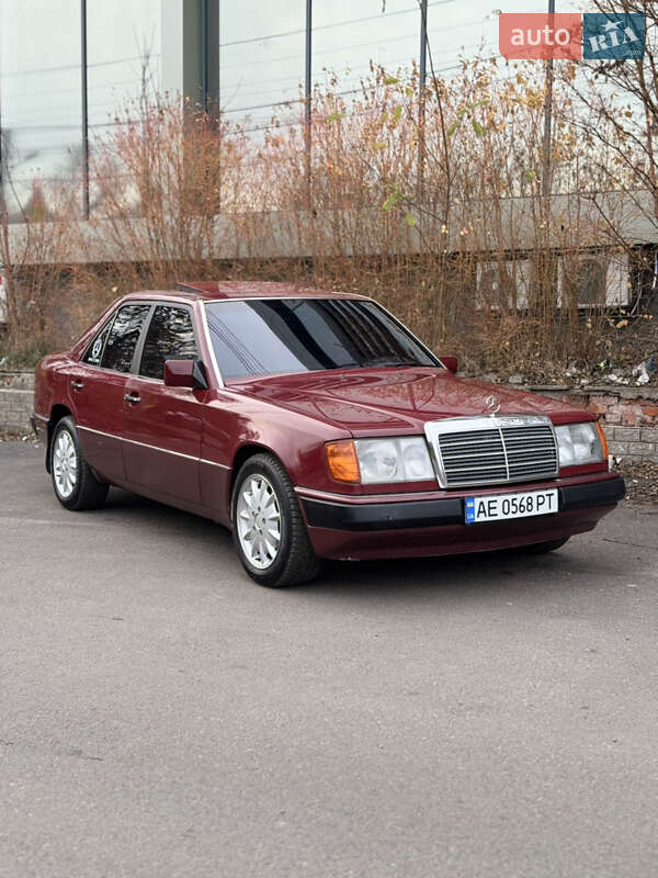 Mercedes-Benz E-Class 1993