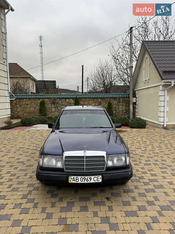 Седан Mercedes-Benz E-Class 1988 в Могилев-Подольске