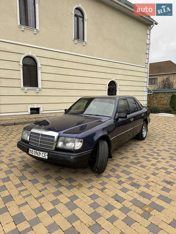 Седан Mercedes-Benz E-Class 1988 в Могилев-Подольске