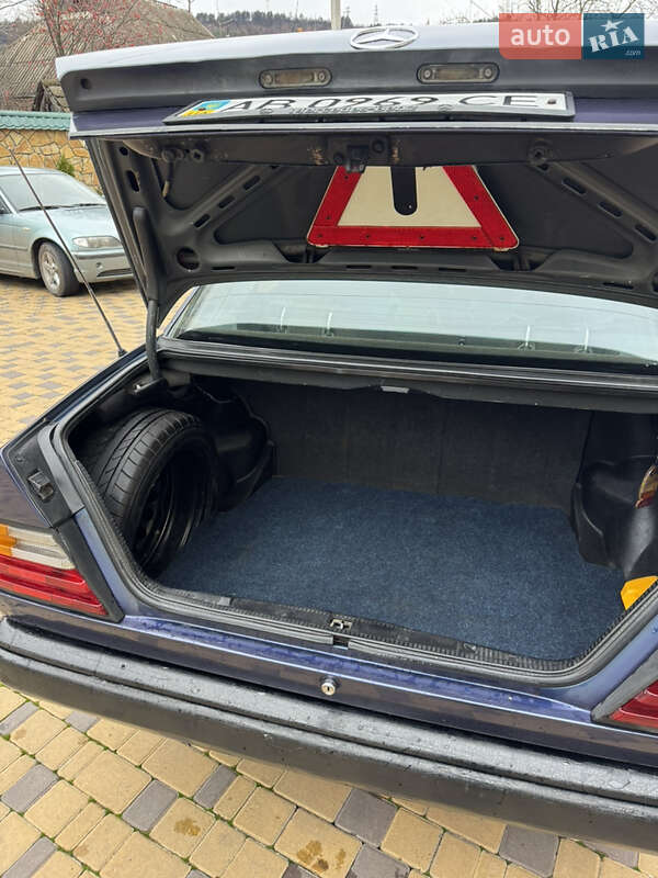 Седан Mercedes-Benz E-Class 1988 в Могилев-Подольске