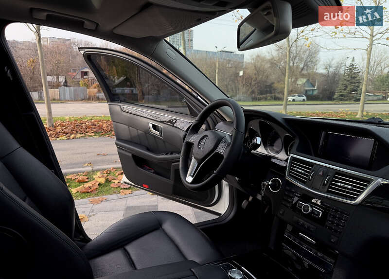 Седан Mercedes-Benz E-Class 2012 в Дніпрі