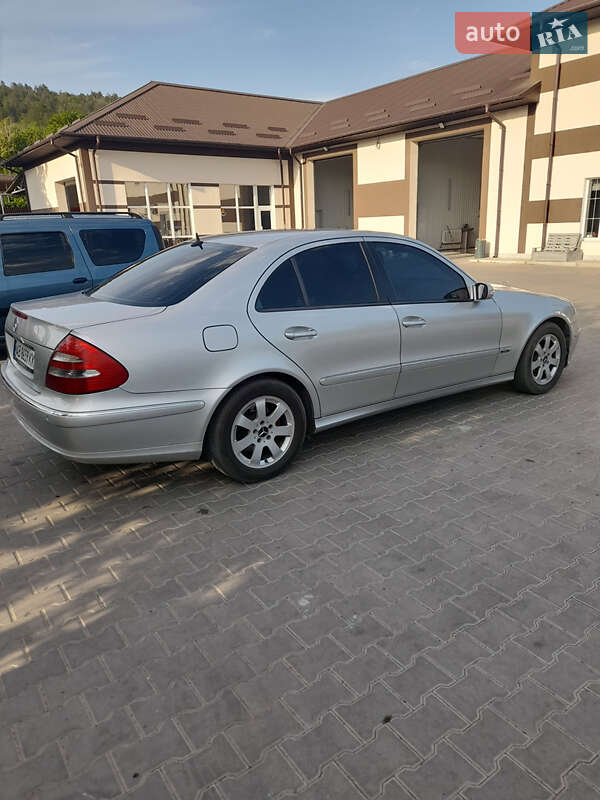 Седан Mercedes-Benz E-Class 2005 в Могилів-Подільському