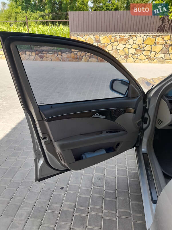 Седан Mercedes-Benz E-Class 2005 в Могилів-Подільському