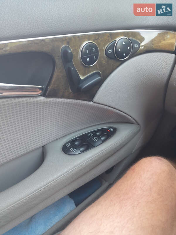 Седан Mercedes-Benz E-Class 2005 в Могилів-Подільському