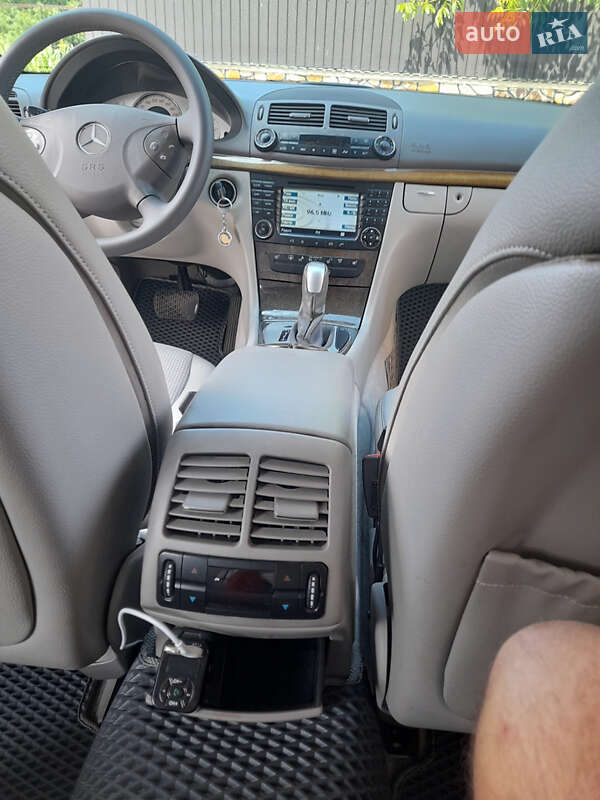 Седан Mercedes-Benz E-Class 2005 в Могилів-Подільському