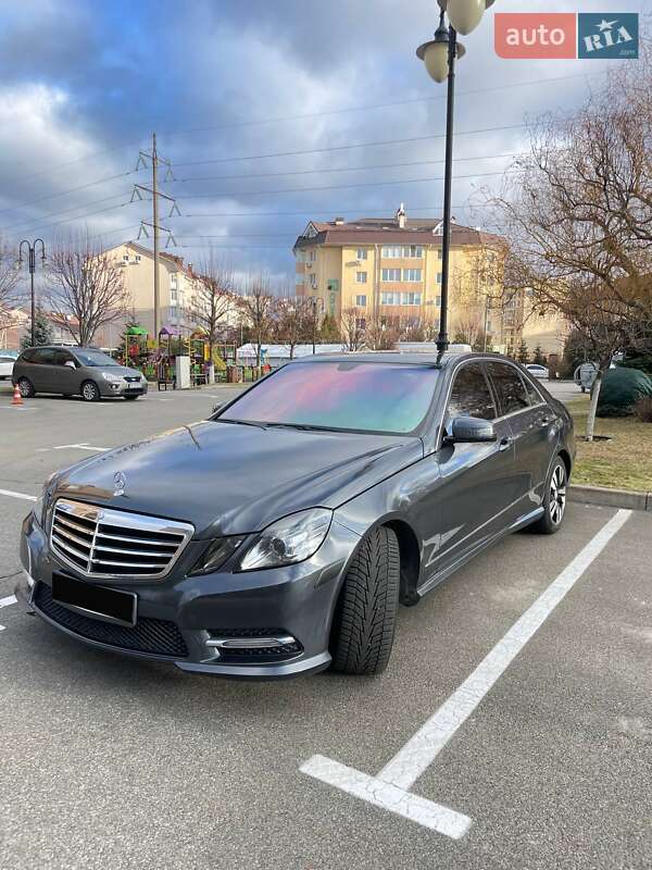 Седан Mercedes-Benz E-Class 2011 в Киеве