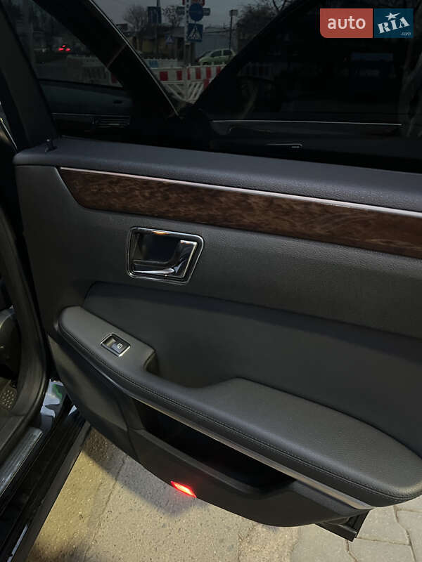 Седан Mercedes-Benz E-Class 2011 в Одесі
