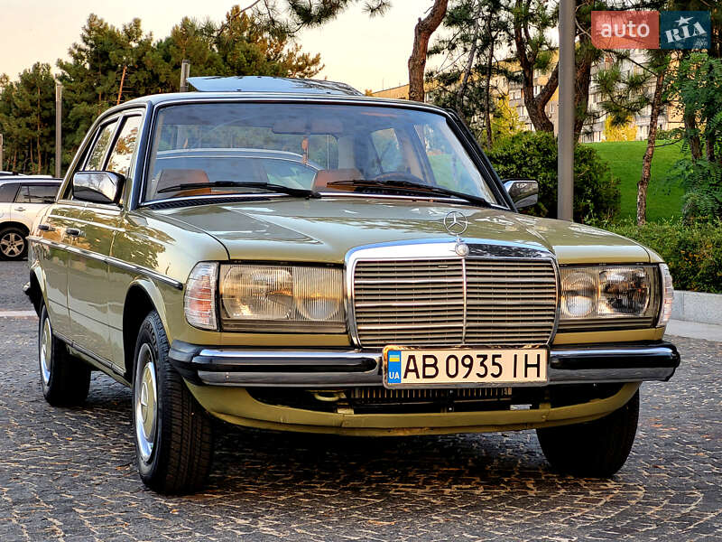 Седан Mercedes-Benz E-Class 1983 в Днепре
