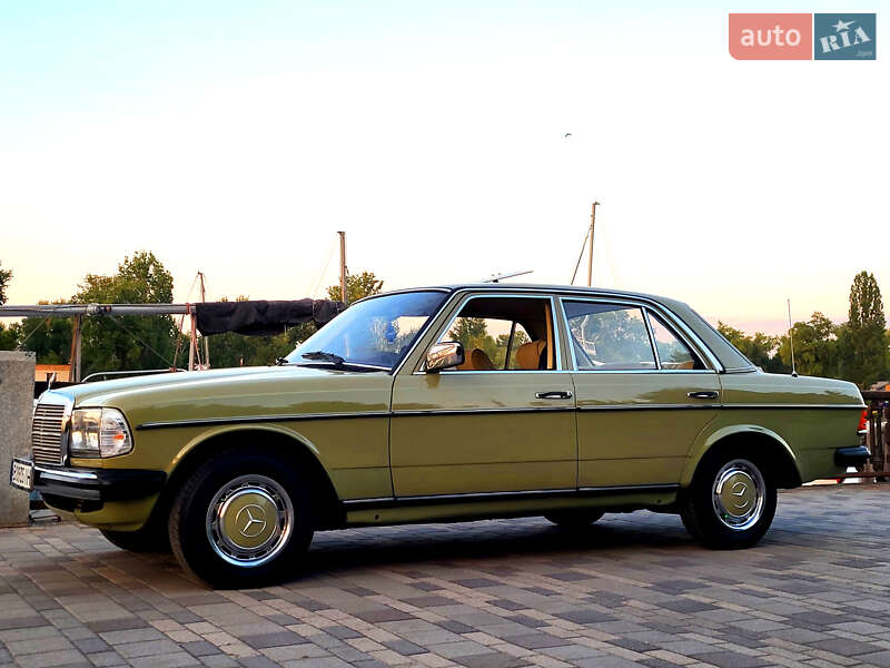 Седан Mercedes-Benz E-Class 1983 в Днепре