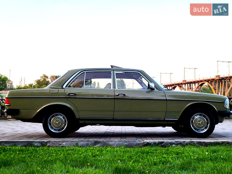 Седан Mercedes-Benz E-Class 1983 в Днепре