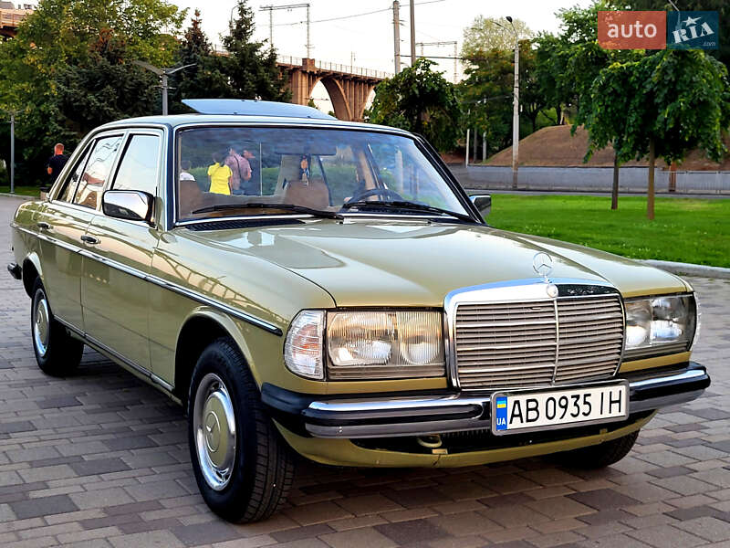 Седан Mercedes-Benz E-Class 1983 в Днепре