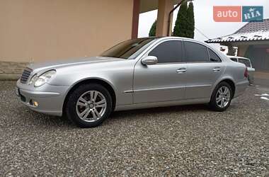 Седан Mercedes-Benz E-Class 2004 в Снятине