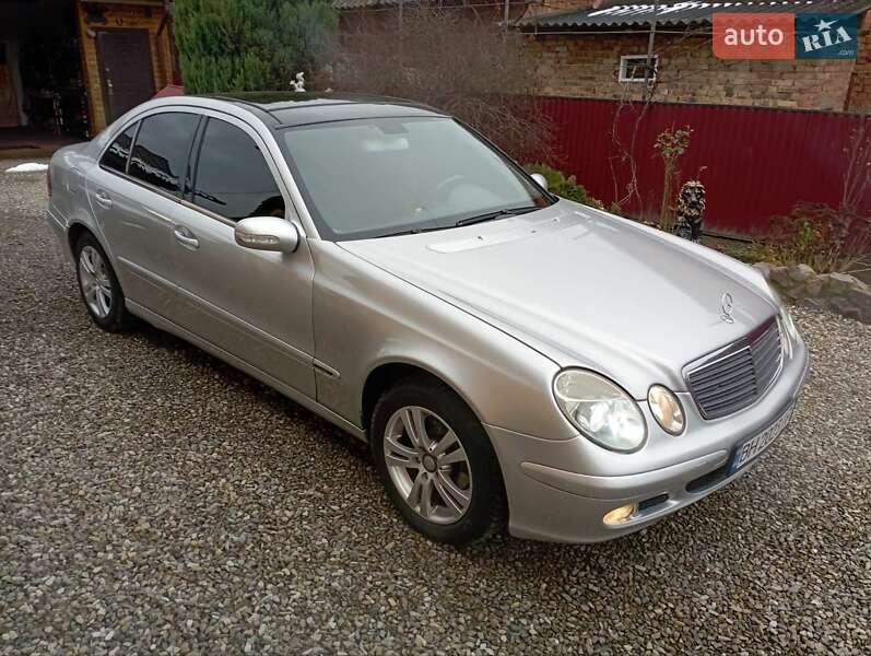 Седан Mercedes-Benz E-Class 2004 в Снятині
