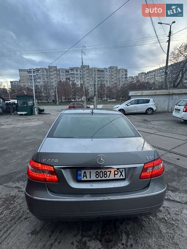 Седан Mercedes-Benz E-Class 2010 в Киеве
