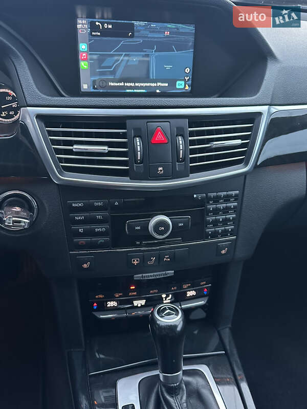 Седан Mercedes-Benz E-Class 2010 в Киеве