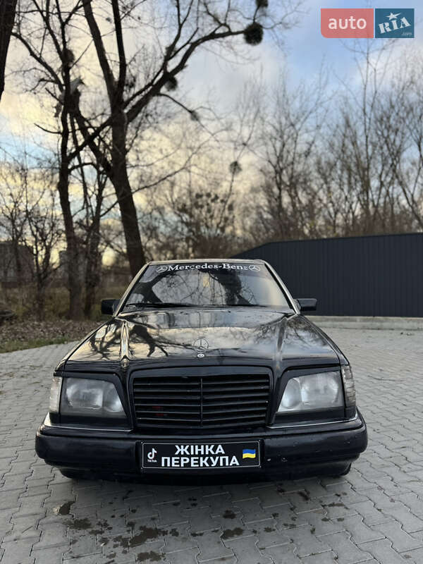 Седан Mercedes-Benz E-Class 1993 в Черновцах