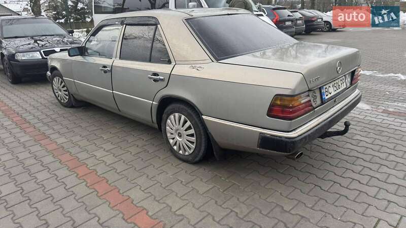 Седан Mercedes-Benz E-Class 1990 в Жовтанцях