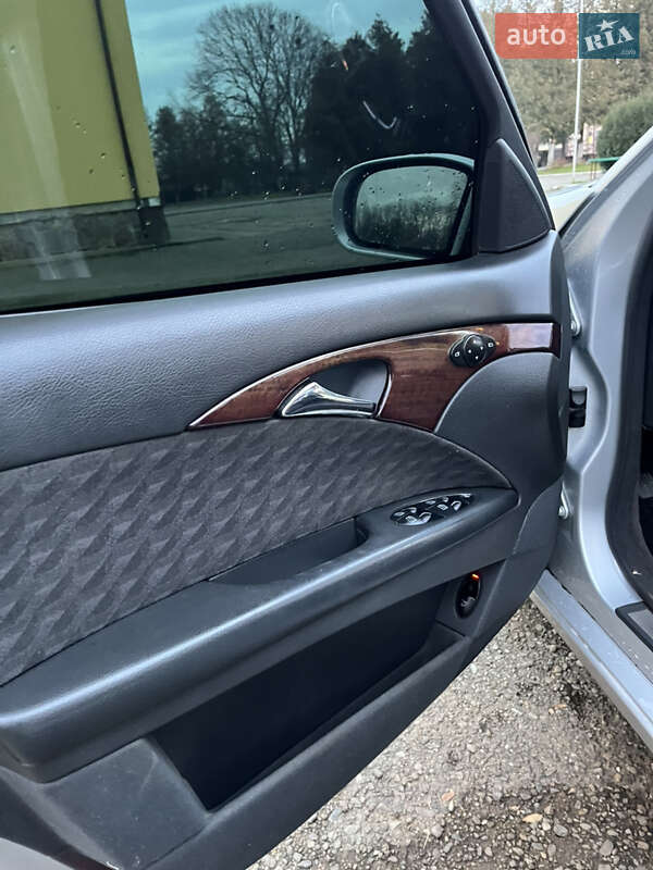 Седан Mercedes-Benz E-Class 2005 в Вашківцях