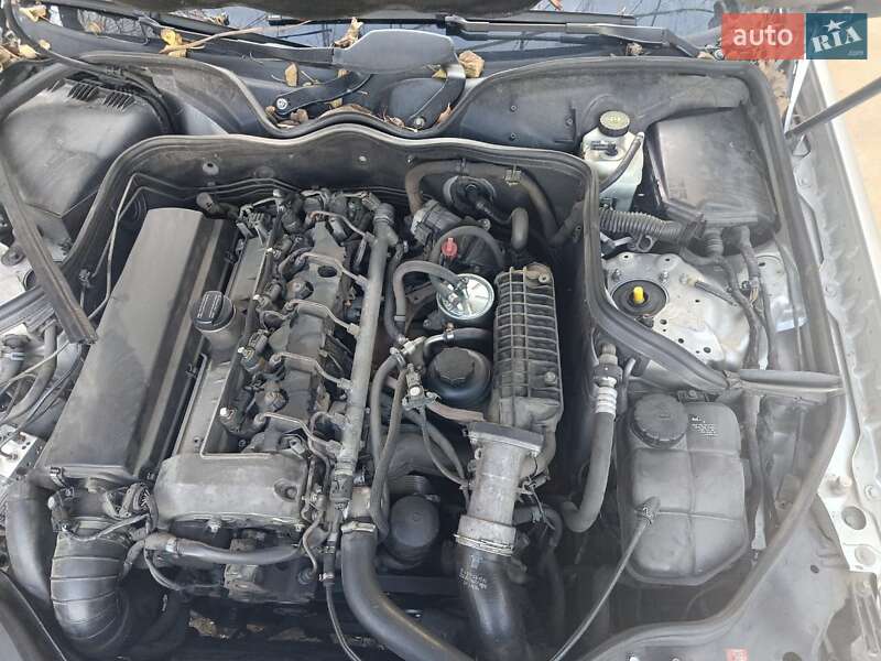 Седан Mercedes-Benz E-Class 2003 в Рені