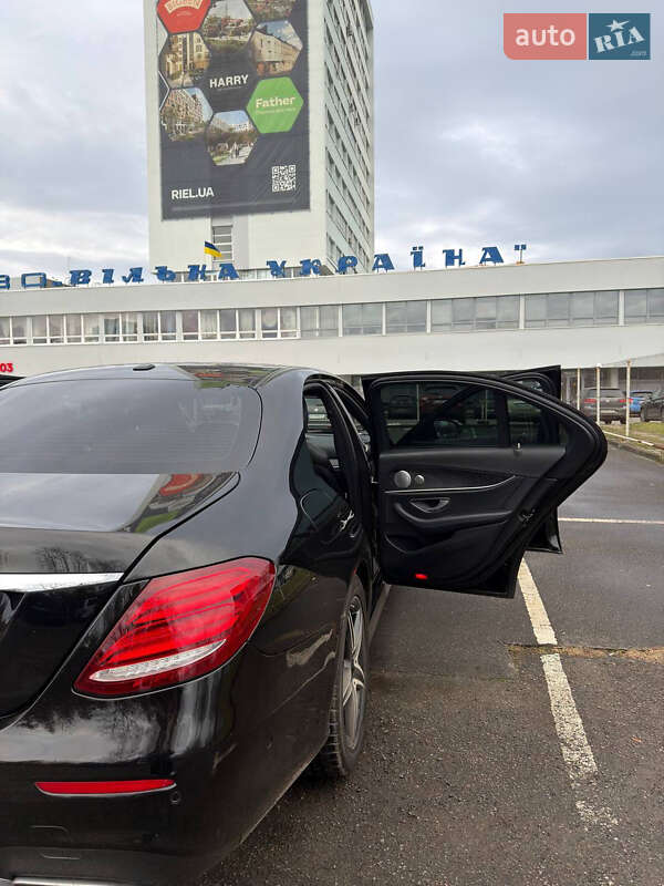 Седан Mercedes-Benz E-Class 2016 в Львові