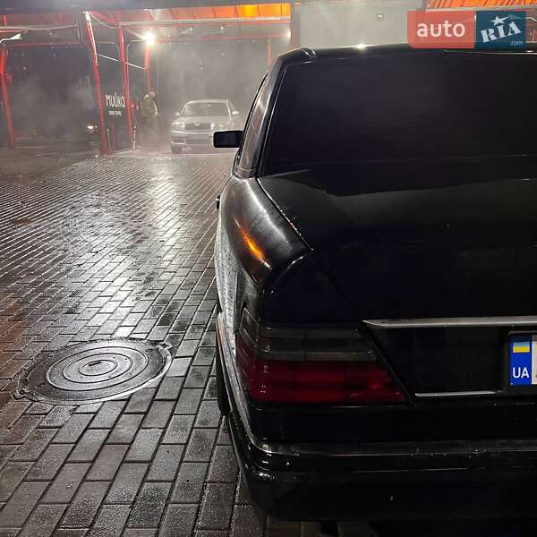 Седан Mercedes-Benz E-Class 1986 в Кривому Розі