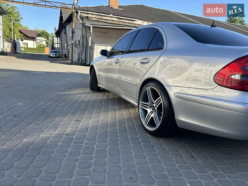 Седан Mercedes-Benz E-Class 2004 в Львові