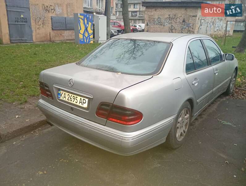 Седан Mercedes-Benz E-Class 2000 в Києві