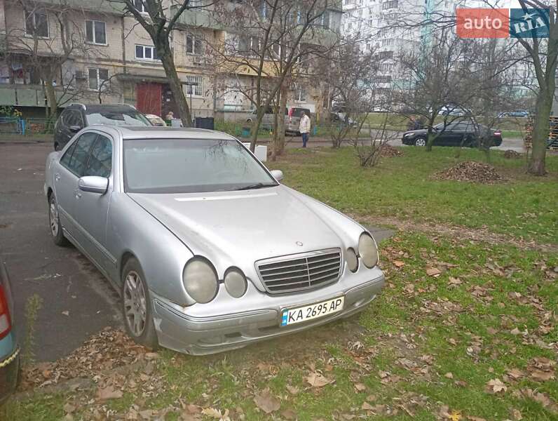 Седан Mercedes-Benz E-Class 2000 в Києві