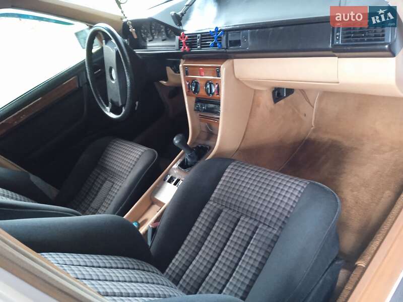 Седан Mercedes-Benz E-Class 1987 в Хмельницькому