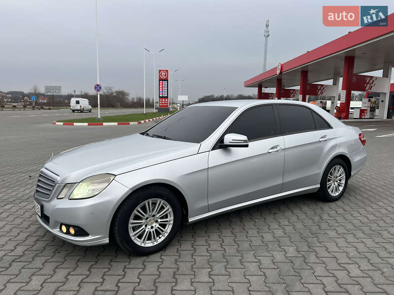Седан Mercedes-Benz E-Class 2009 в Чернівцях
