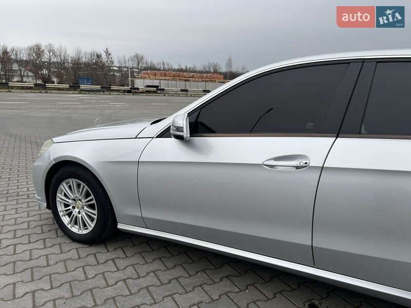 Седан Mercedes-Benz E-Class 2009 в Чернівцях