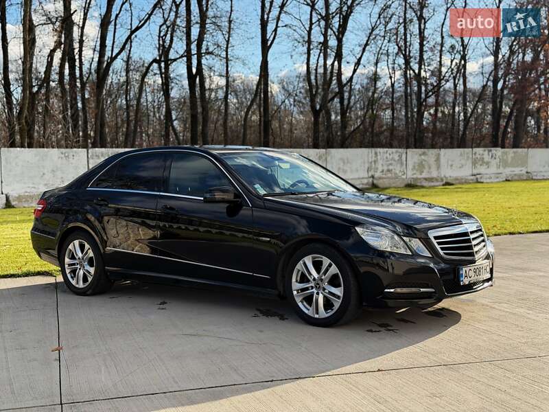 Седан Mercedes-Benz E-Class 2011 в Луцке