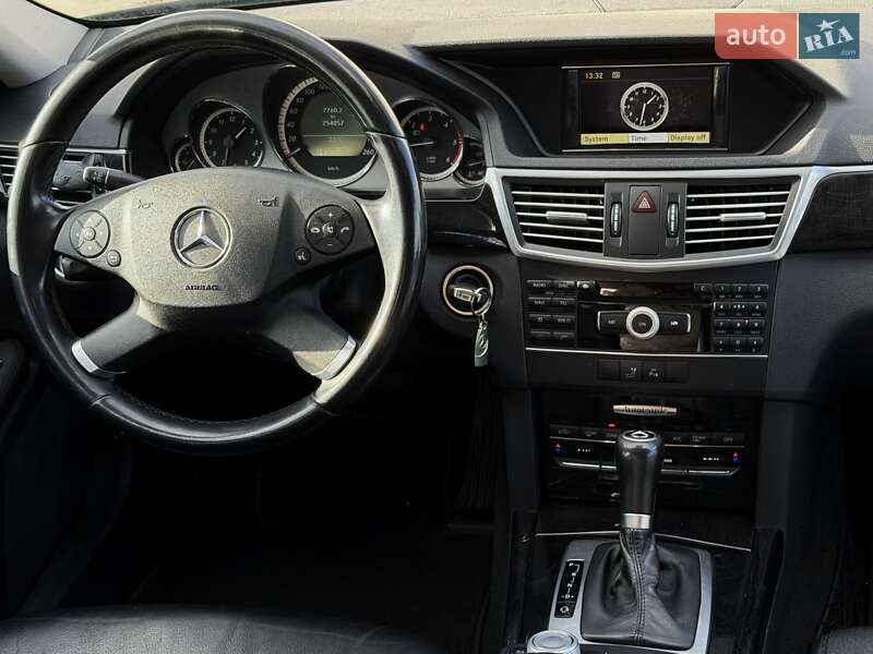 Седан Mercedes-Benz E-Class 2011 в Луцке